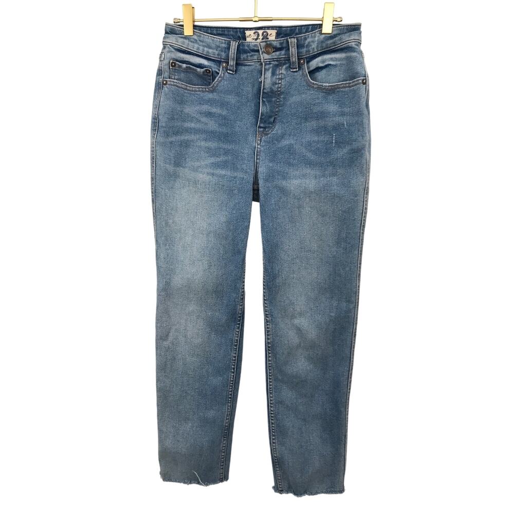 We the Free Crvy Light Wash Frayed Hem Jeans Size 28